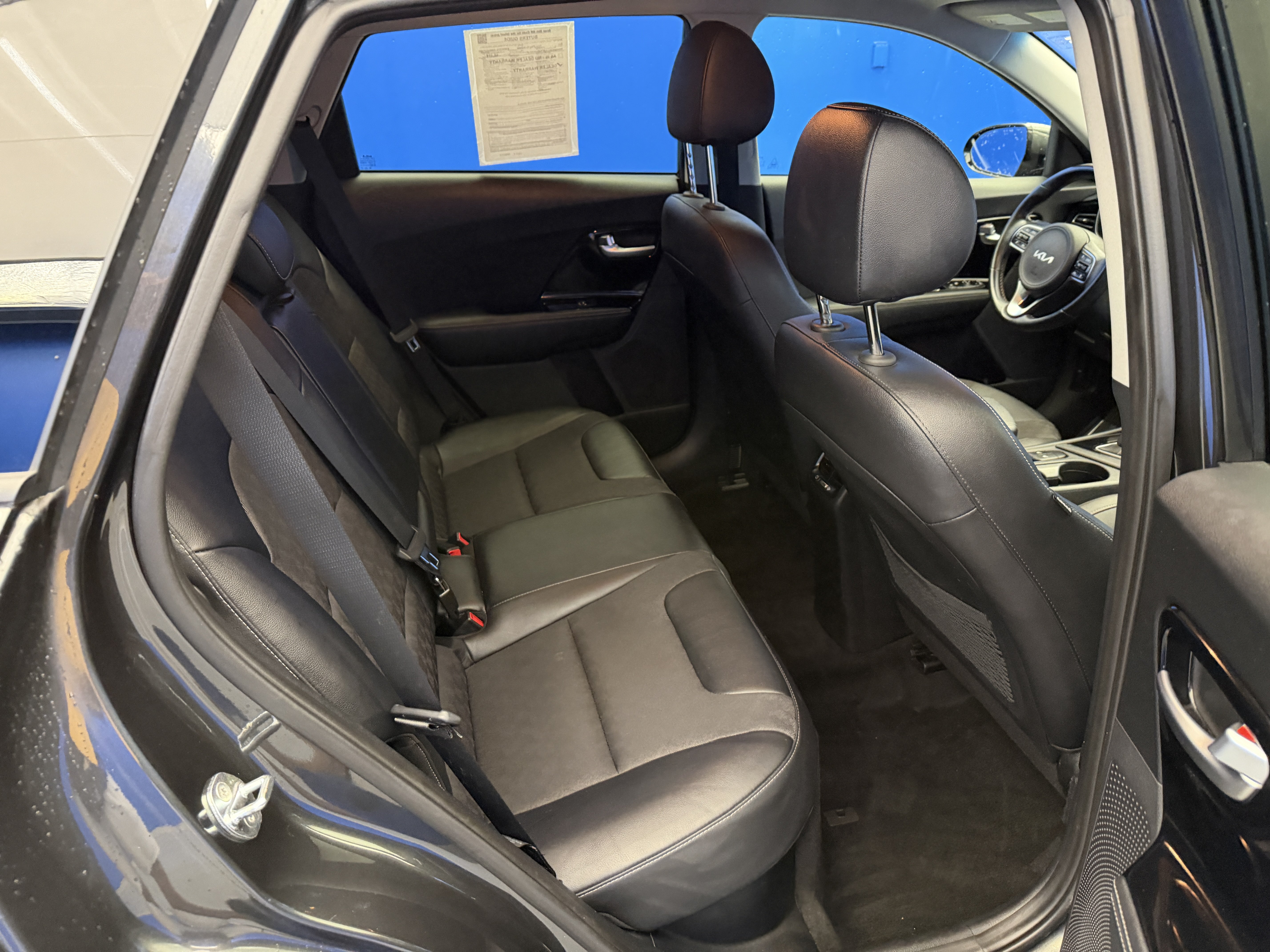 Used 2022 Kia Niro EX FWD image 27