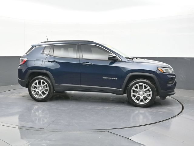 Used 2024 Jeep Compass Latitude AWD/4WD image 17