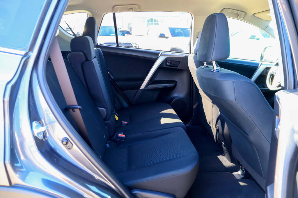 Used 2016 Toyota RAV4 LE FWD image 12