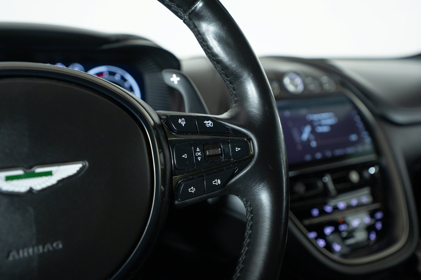 Used 2021 Aston Martin DBX AWD/4WD image 35