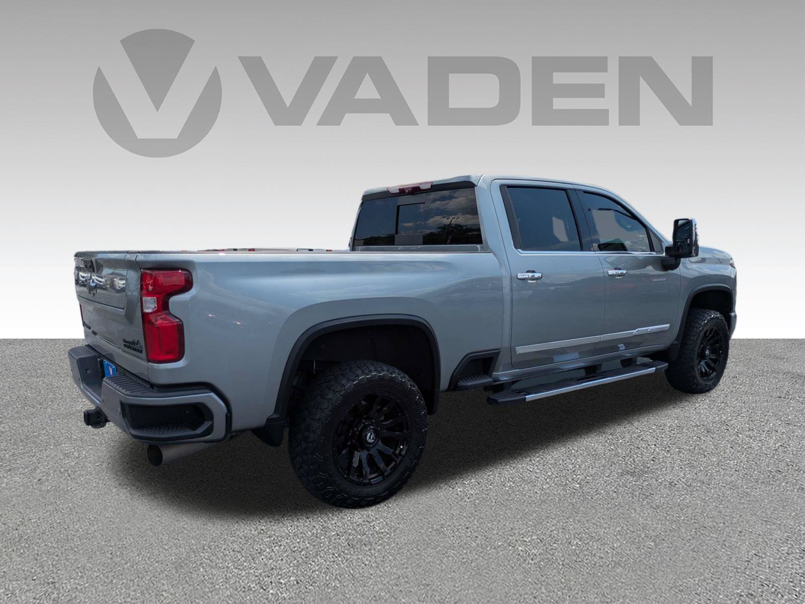 Certified 2024 Chevrolet Silverado 3500 High Country w/ High Country Premium Package AWD/4WD image 25