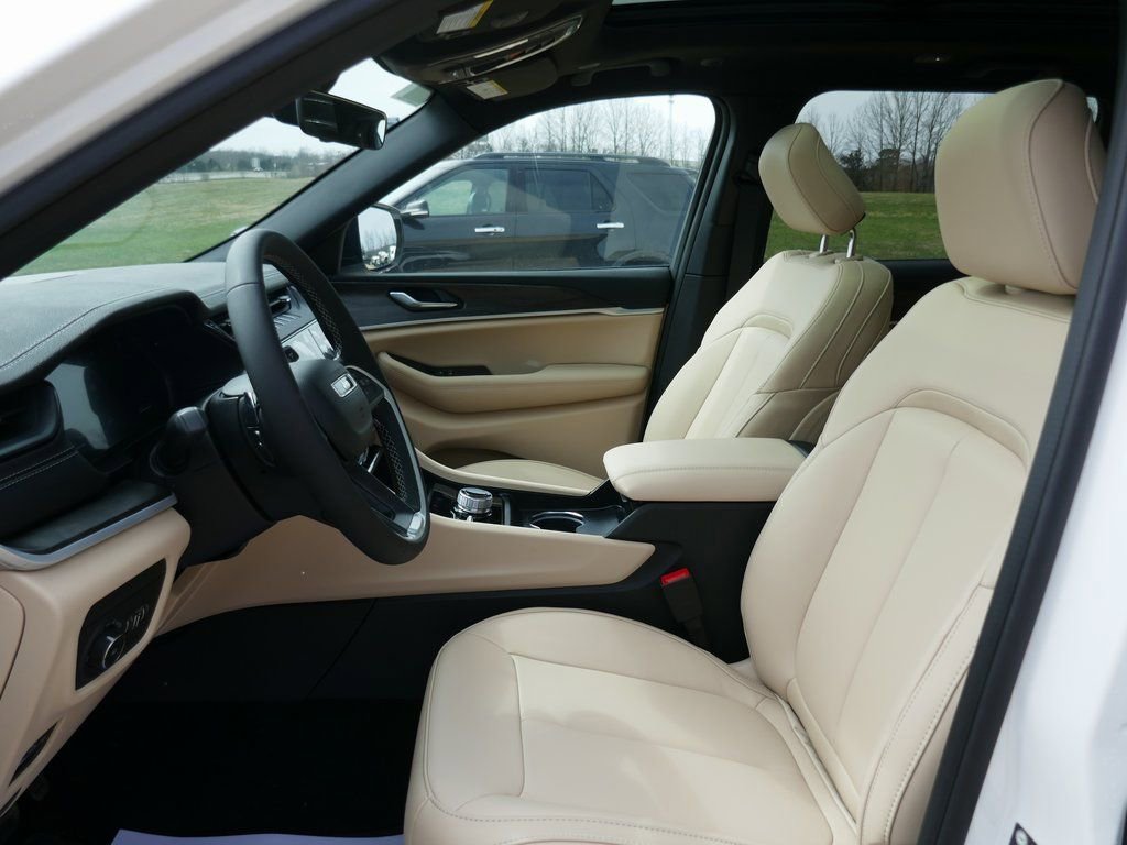 New 2026 Jeep Grand Cherokee Limited w/ Limited Altitude Package image 14