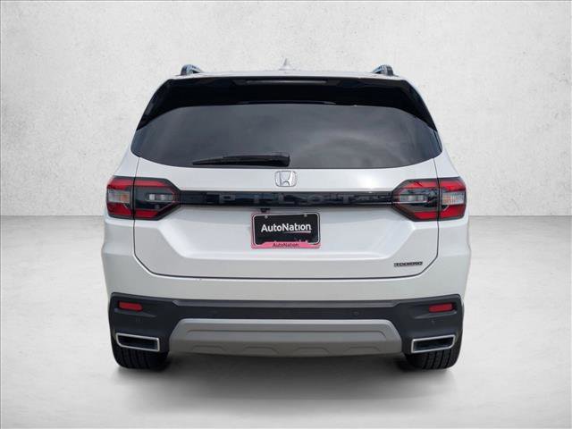 Used 2024 Honda Pilot Touring image 6