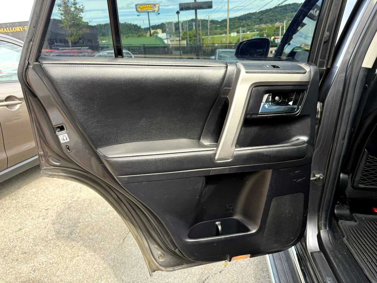 Used 2015 Toyota 4Runner SR5 image 25