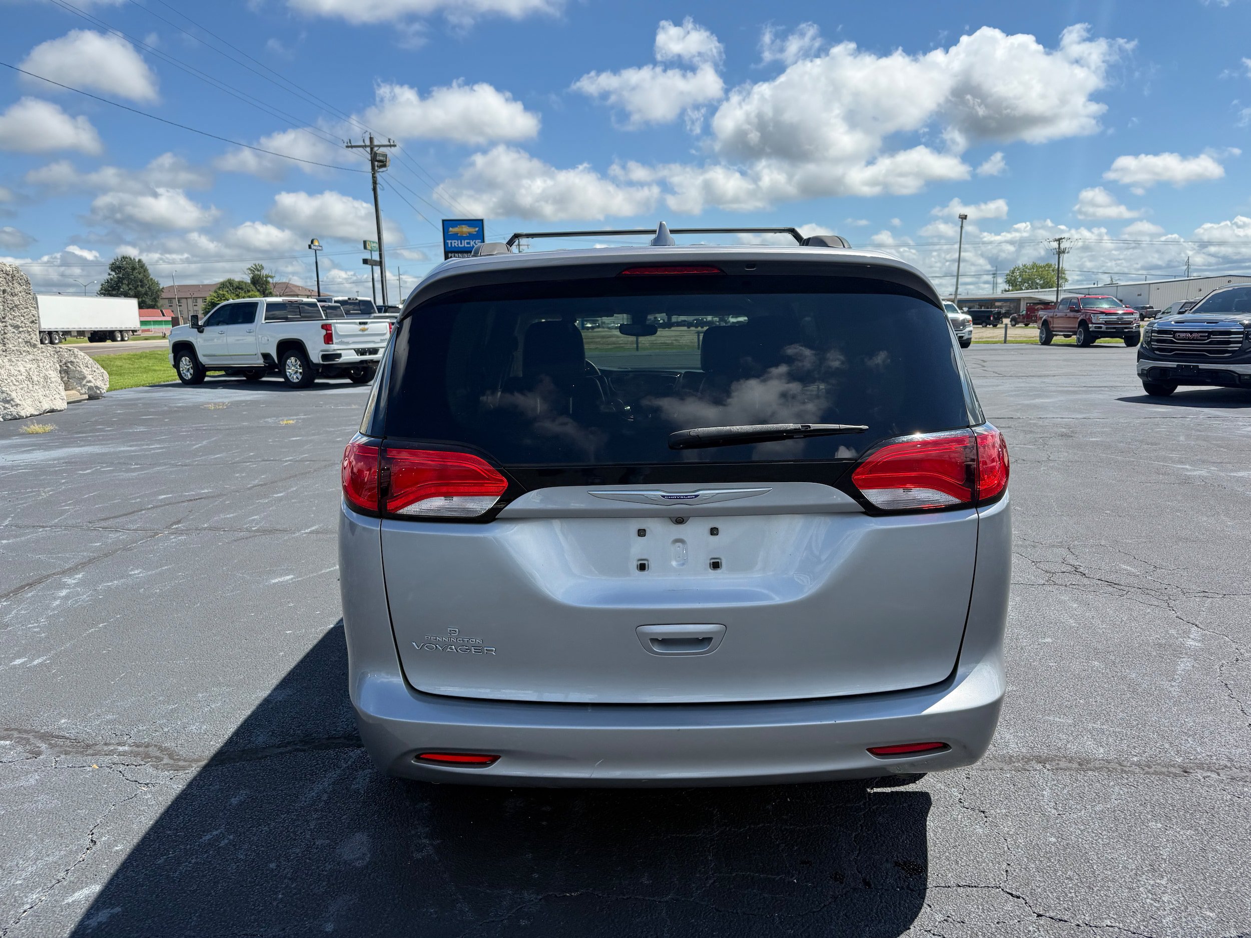 Used 2020 Chrysler Voyager Lxi FWD image 5