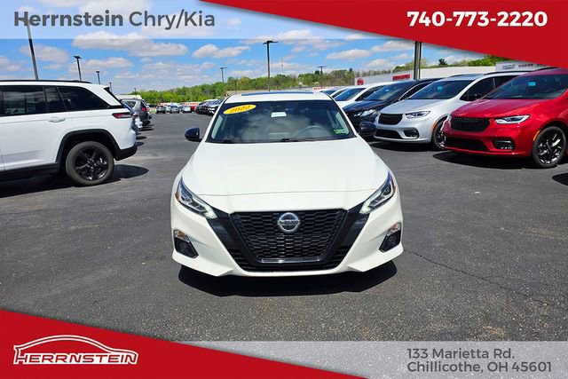 Used 2022 Nissan Altima 2.5 SR w/ Midnight Edition Package AWD/4WD image 2