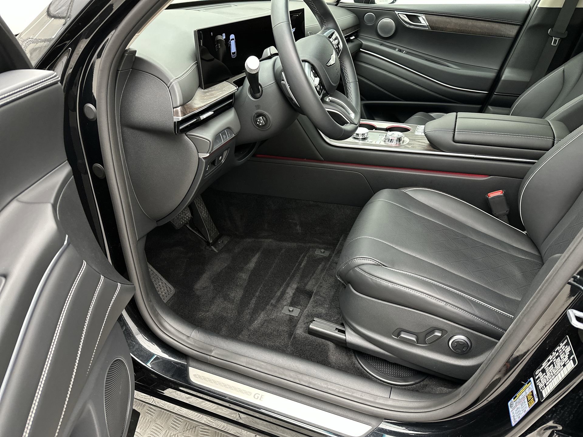 Certified 2026 Genesis GV80 2.5T Advanced AWD/4WD image 11