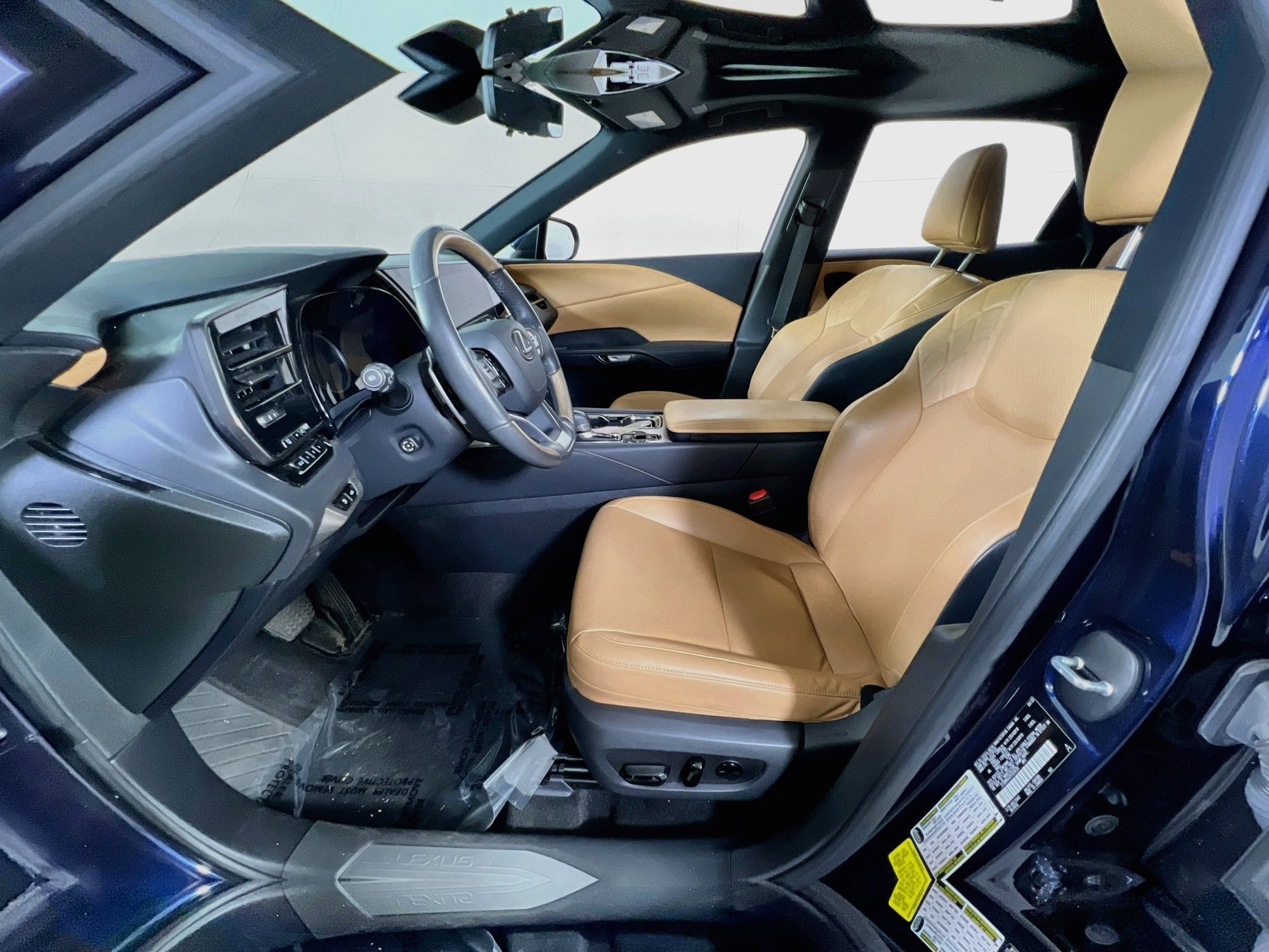 Used 2023 Lexus RX 350h w/ Accessory Package (Z1) AWD/4WD image 21