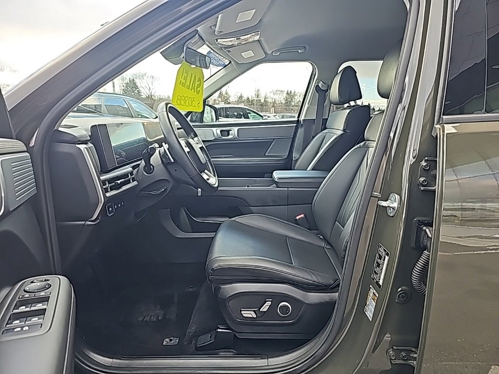 Certified 2025 Hyundai Santa Fe SEL image 9