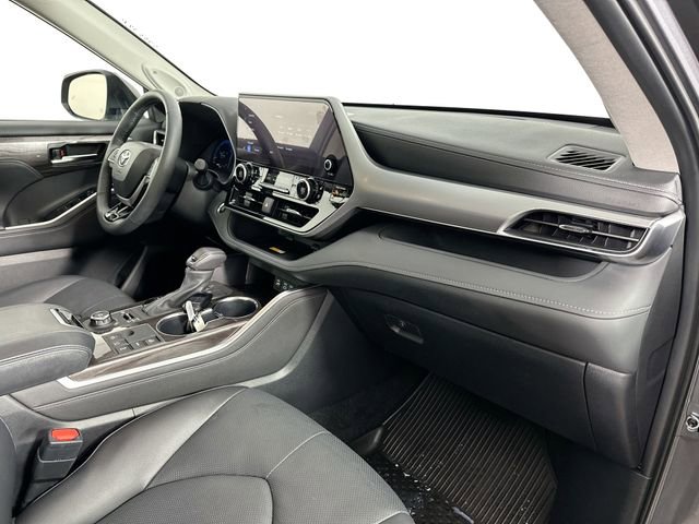 Used 2024 Toyota Highlander Platinum image 28