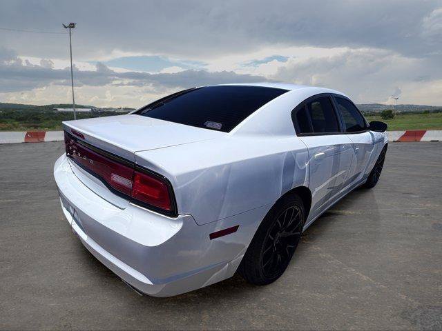 Used 2014 Dodge Charger SE RWD image 3