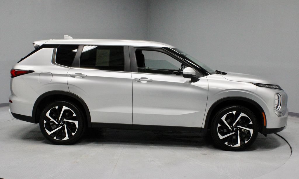 Used 2024 Mitsubishi Outlander SE AWD/4WD image 11