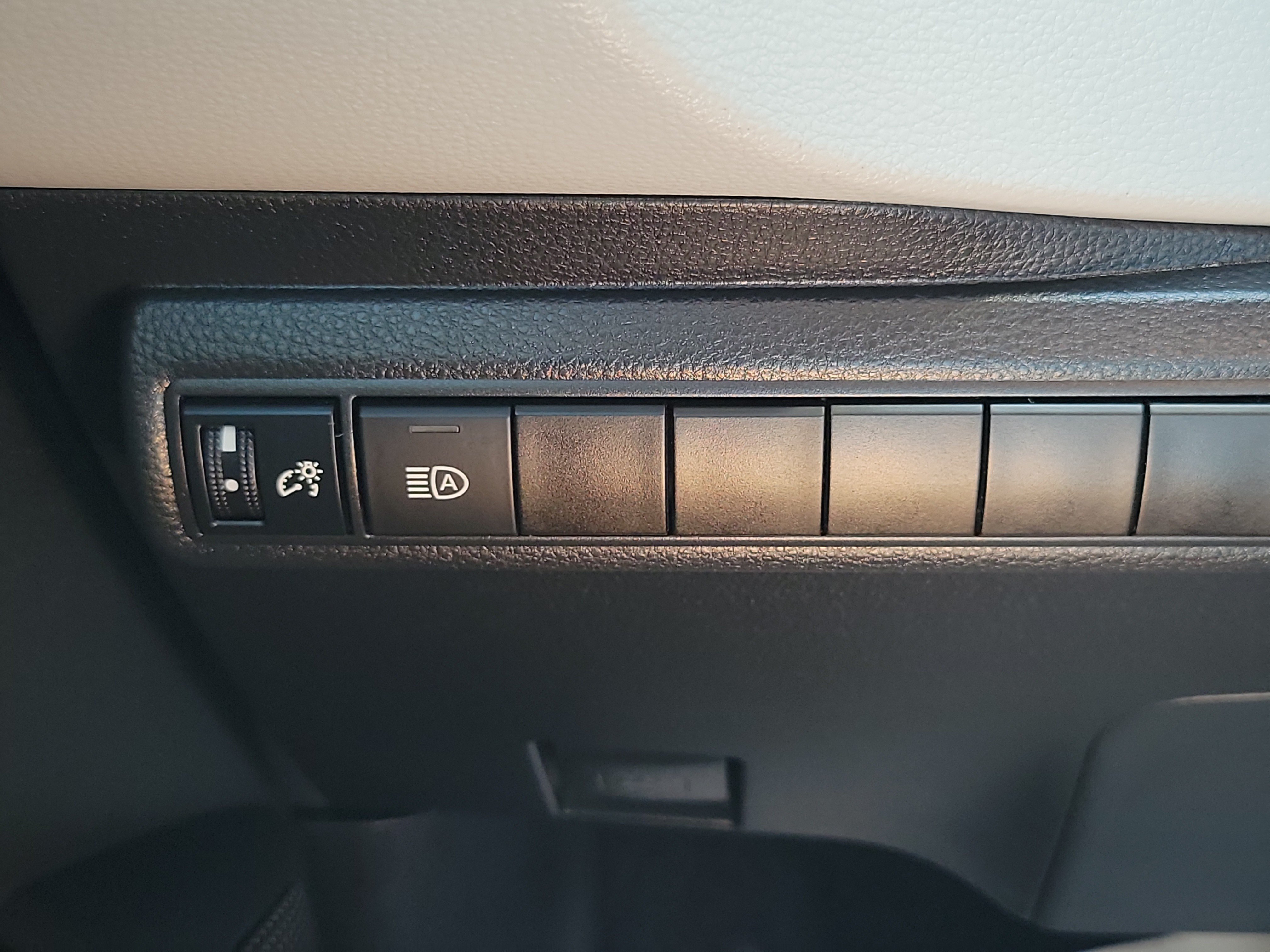 Used 2022 Toyota Corolla LE w/ LE Convenience Package FWD image 24
