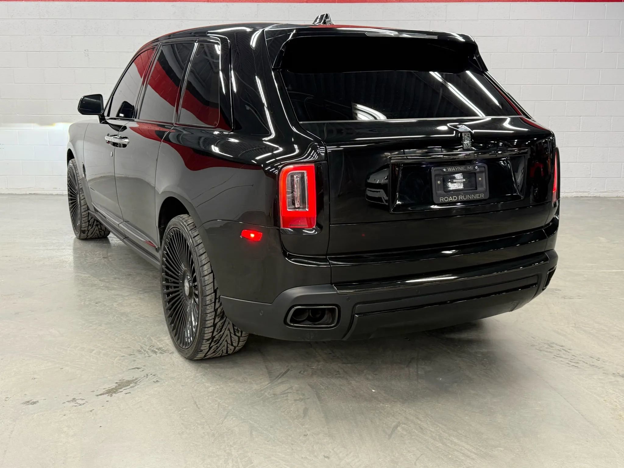 Used 2022 Rolls-Royce Cullinan Black Badge w/ Dark Exterior Package image 9