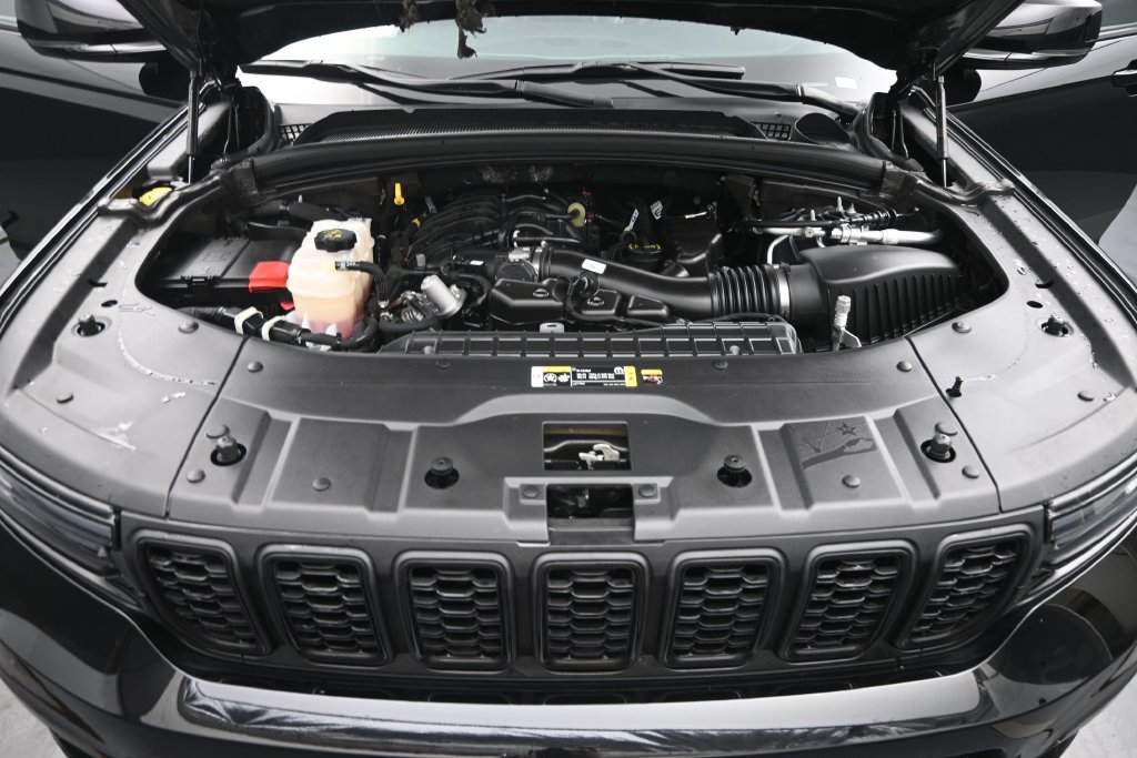 Used 2025 Jeep Grand Cherokee L Altitude AWD/4WD image 41