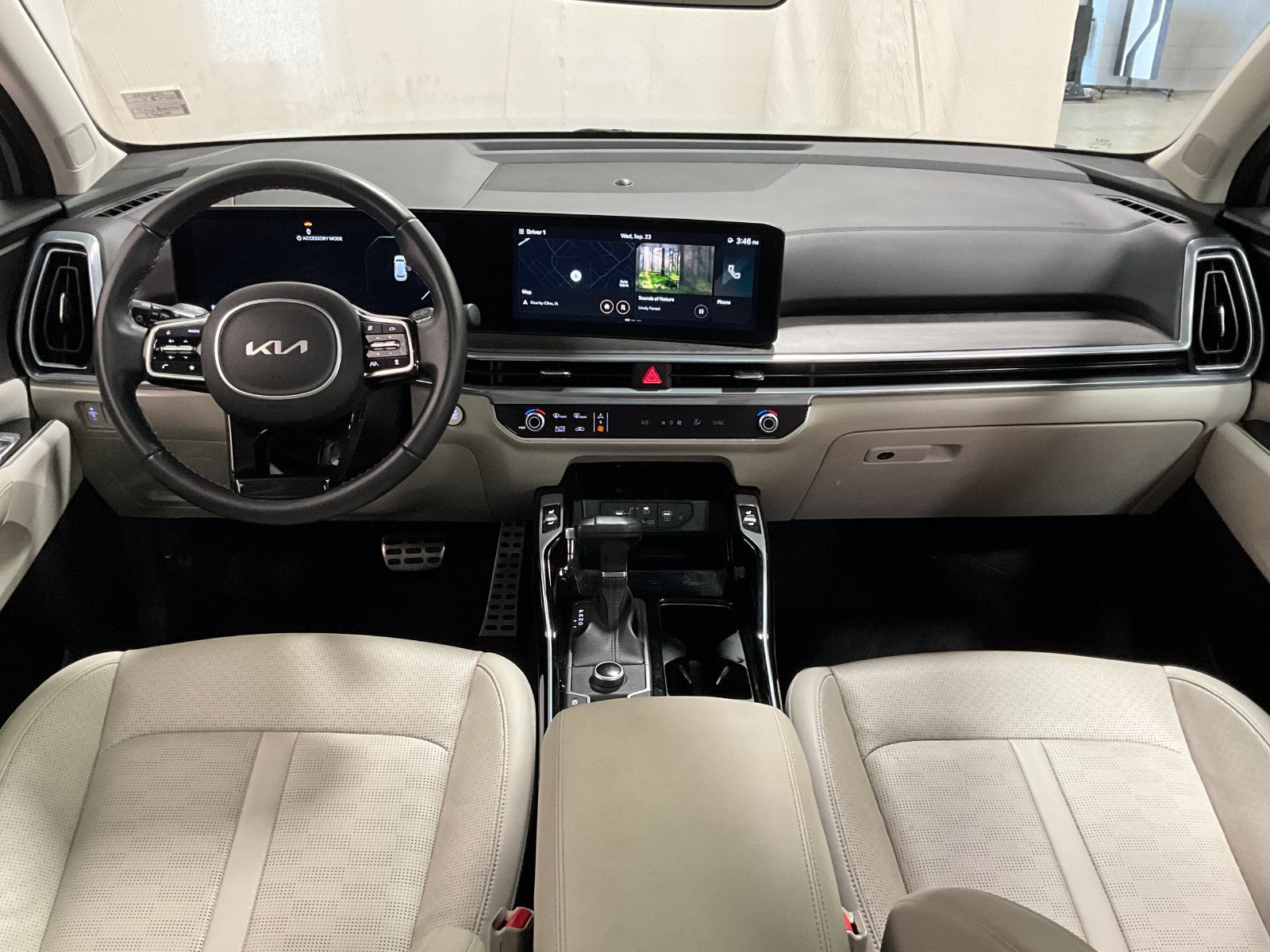 Used 2025 Kia Sorento SX AWD/4WD image 15