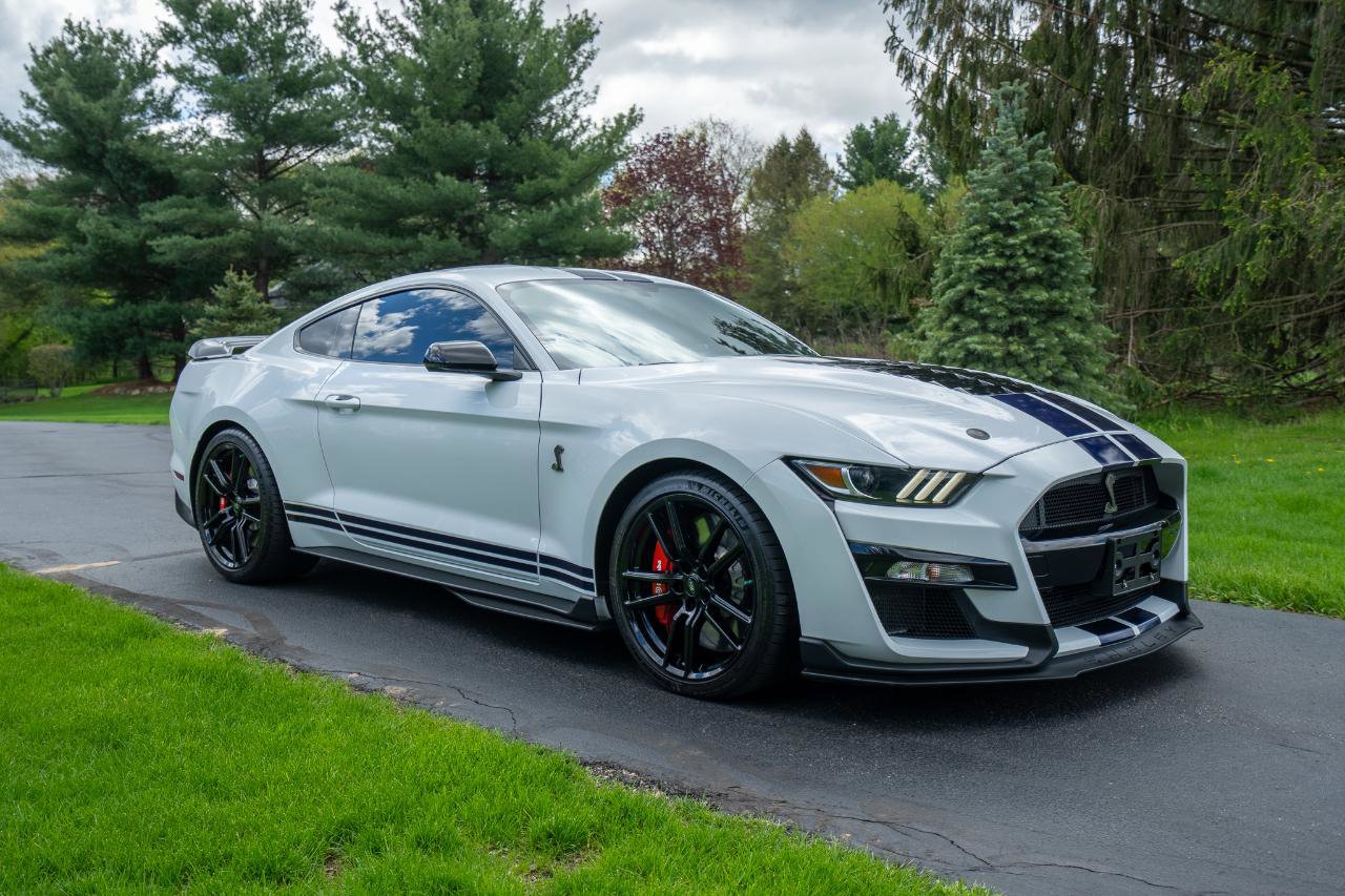Used 2022 Ford Mustang Shelby GT500 w/ Technology Package RWD image 3
