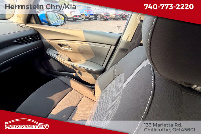 Used 2025 Nissan Sentra SV FWD image 11