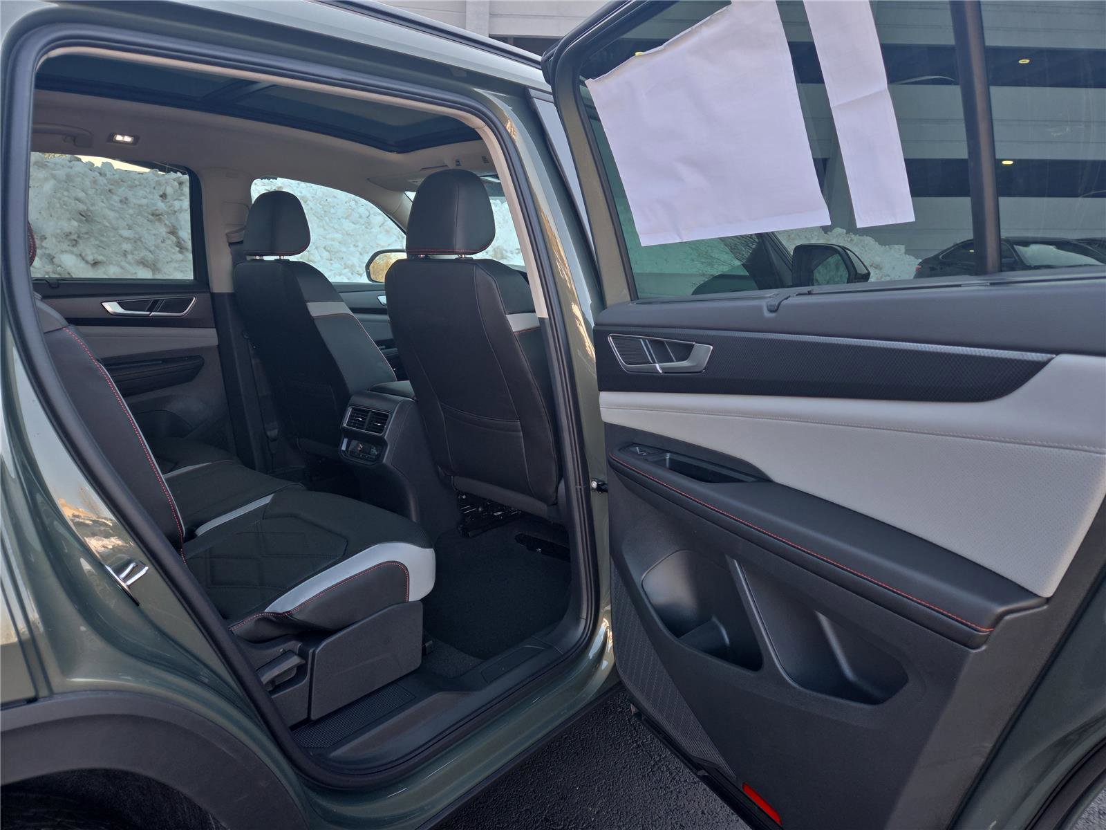 New 2026 Volkswagen Atlas Peak Edition image 30