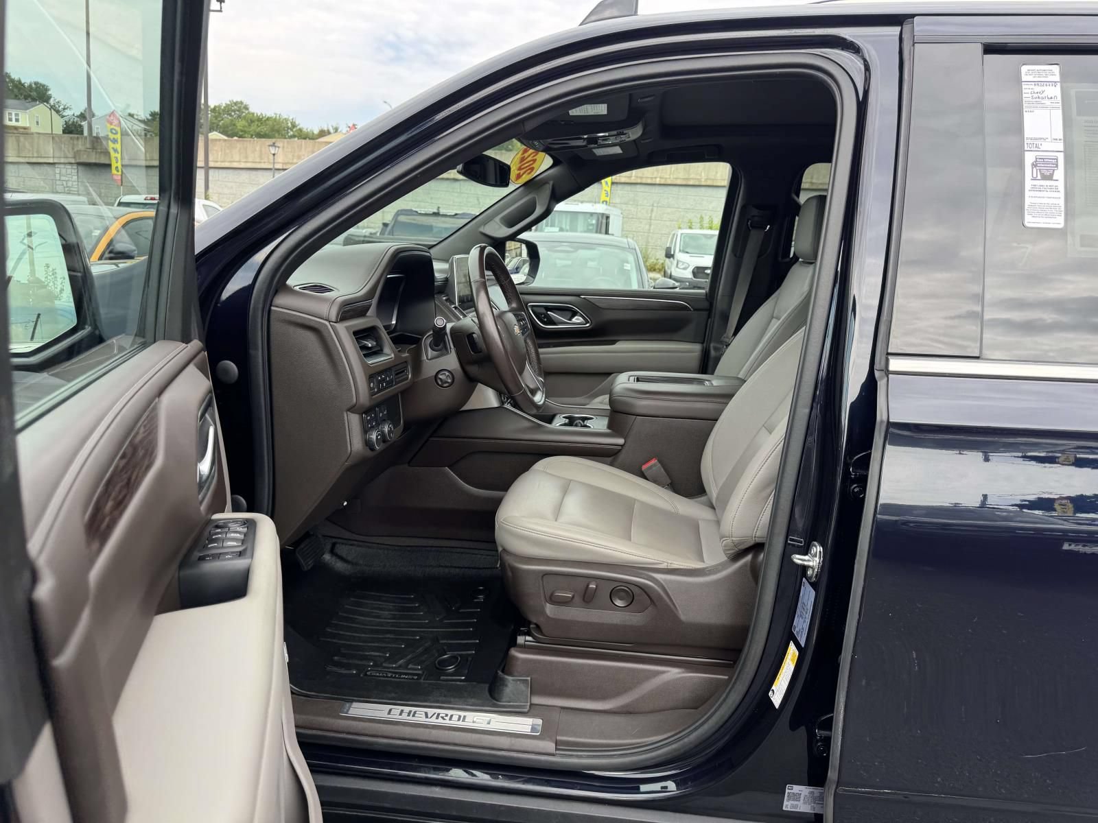 Used 2022 Chevrolet Suburban LT w/ LT Signature Plus Package AWD/4WD image 20
