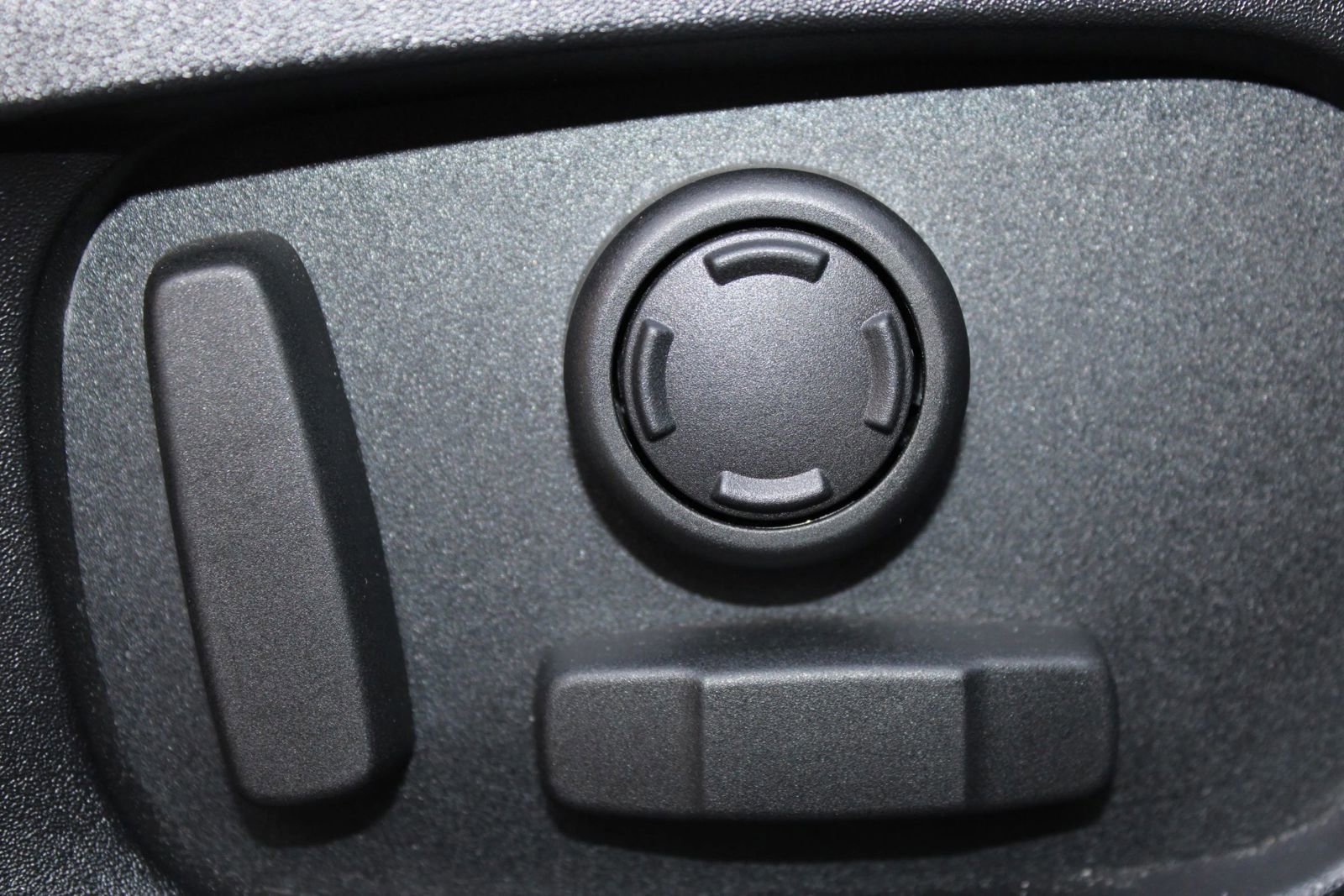 Used 2024 Land Rover Defender 110 S AWD/4WD image 33