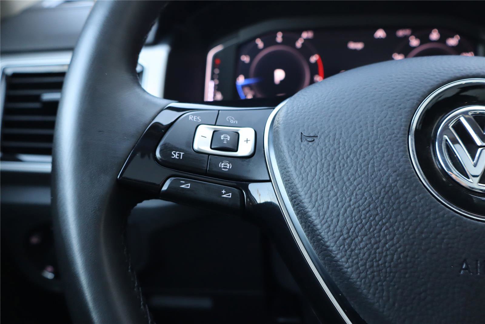 Used 2019 Volkswagen Atlas SEL R-Line AWD/4WD image 16