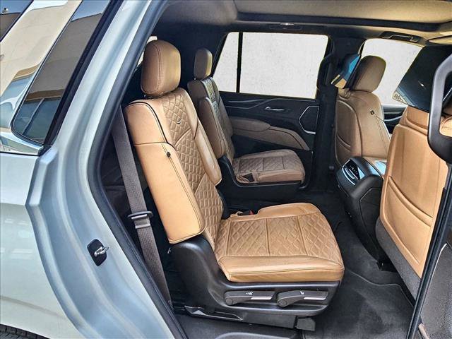 Used 2021 Cadillac Escalade Premium Luxury AWD/4WD image 24