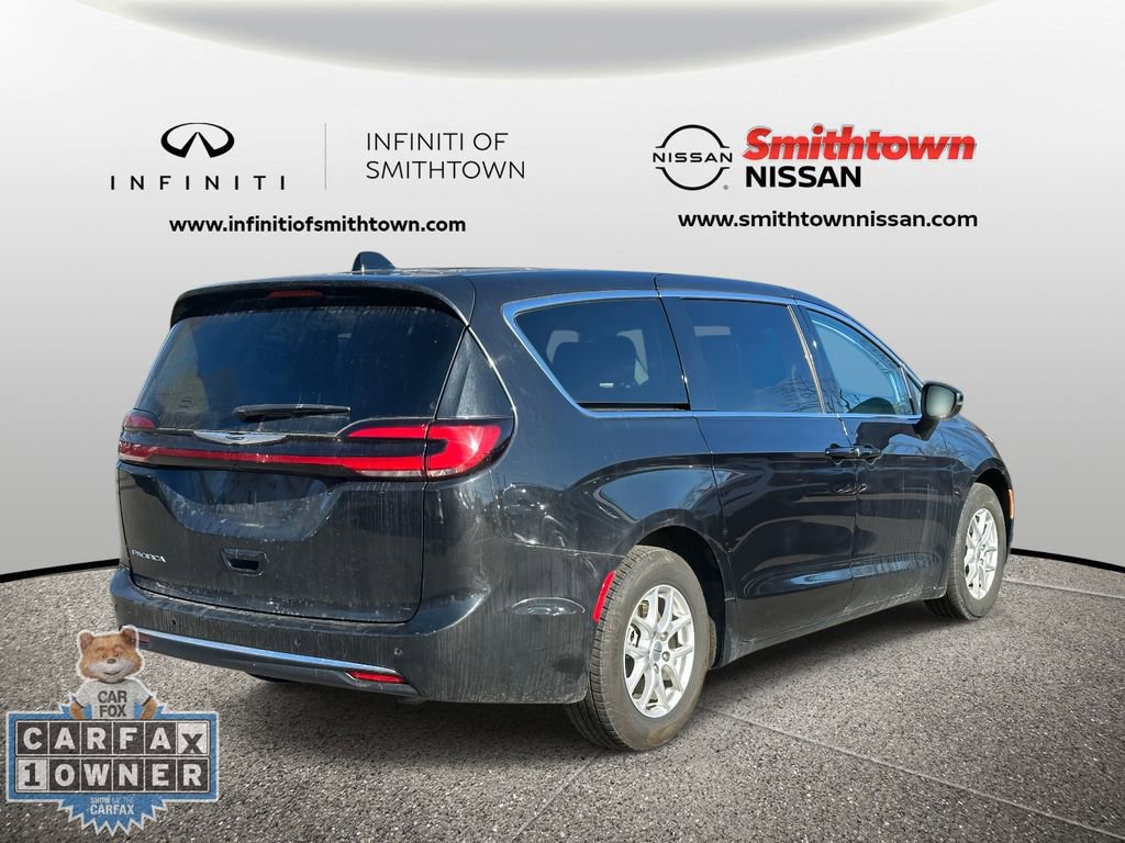 Used 2023 Chrysler Pacifica Touring-L image 6