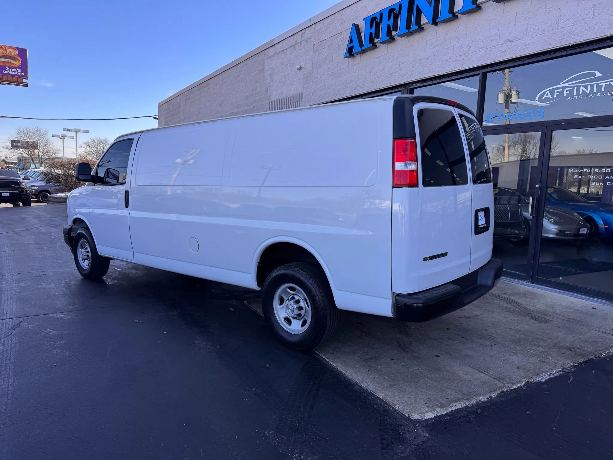 Used 2022 Chevrolet Express 2500 Extended w/ Driver Convenience Package image 3