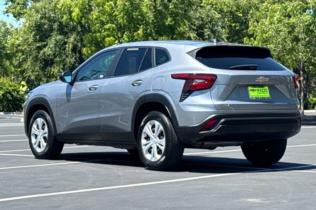 Used 2025 Chevrolet Trax LS FWD image 3