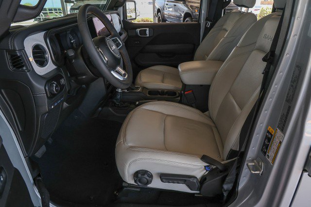 Used 2024 Jeep Wrangler Sahara w/ Technology Group AWD/4WD image 9