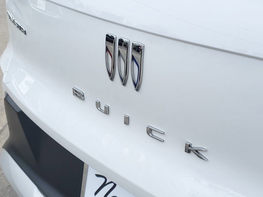 Used 2025 Buick Envista Preferred image 8