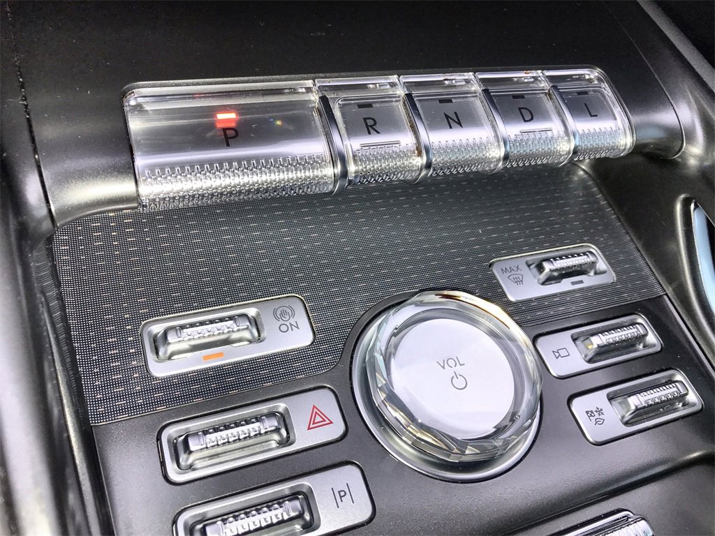 Used 2025 Lincoln Nautilus Premier w/ Jet Appearance Package image 20