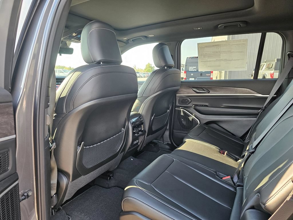 New 2025 Jeep Grand Cherokee L Limited w/ Black Appearance Package AWD/4WD image 12