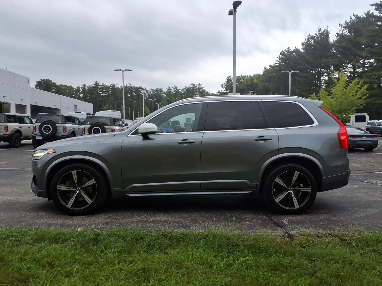 Used 2017 Volvo XC90 T6 R-Design w/ Vision Package AWD/4WD image 6