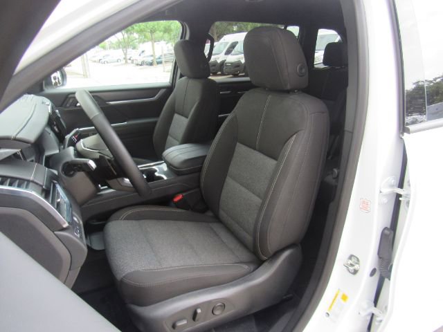 Used 2025 GMC Acadia Elevation image 16