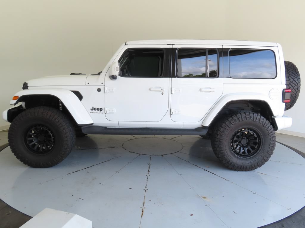 Used 2023 Jeep Wrangler Unlimited Sahara AWD/4WD image 6