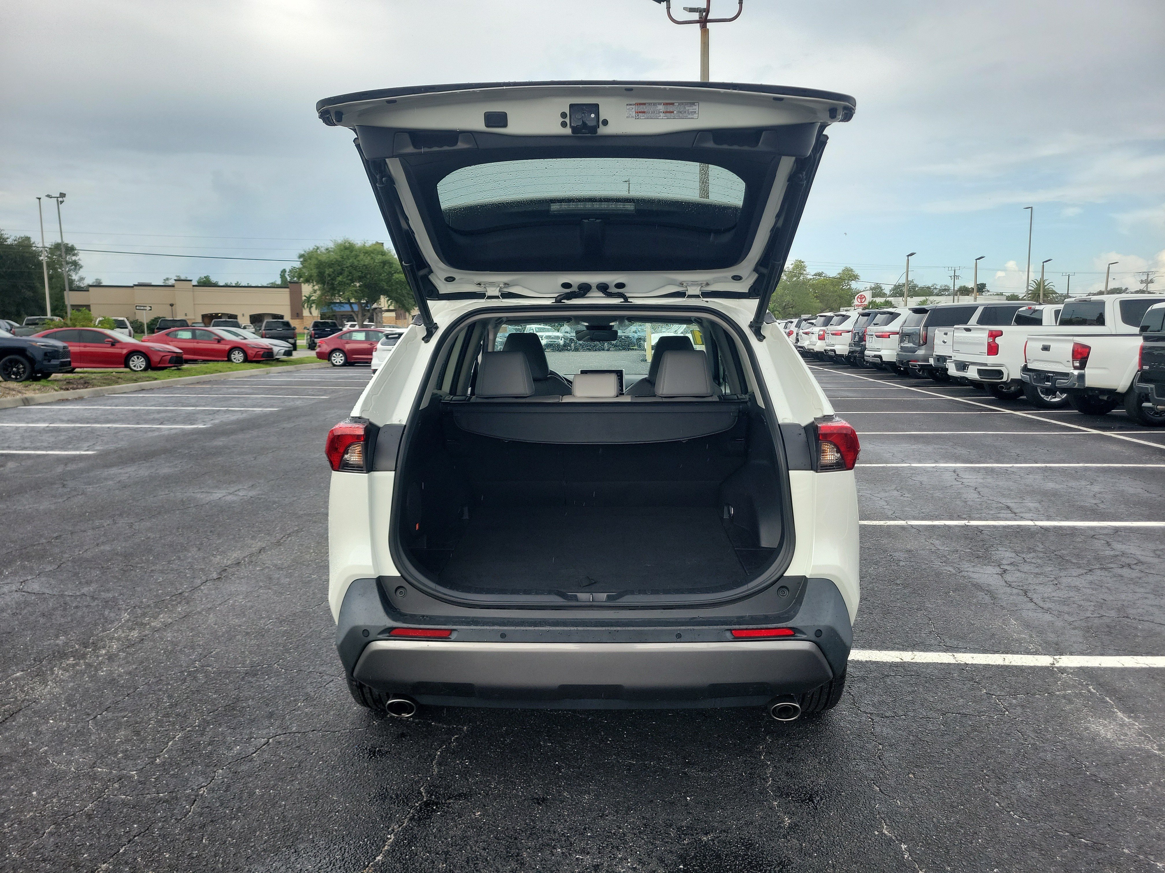 Used 2021 Toyota RAV4 Limited AWD/4WD image 10