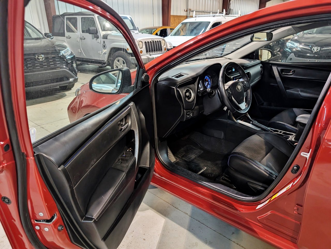 Used 2018 Toyota Corolla SE image 14