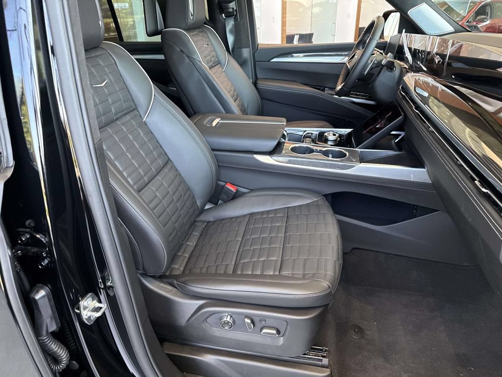 Certified 2026 Cadillac Escalade V AWD/4WD image 4
