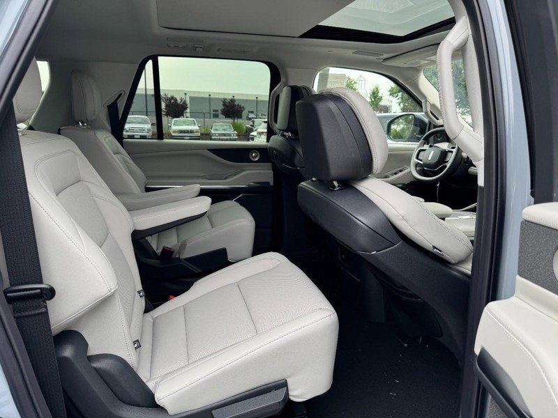 New 2025 Lincoln Navigator L Reserve image 13