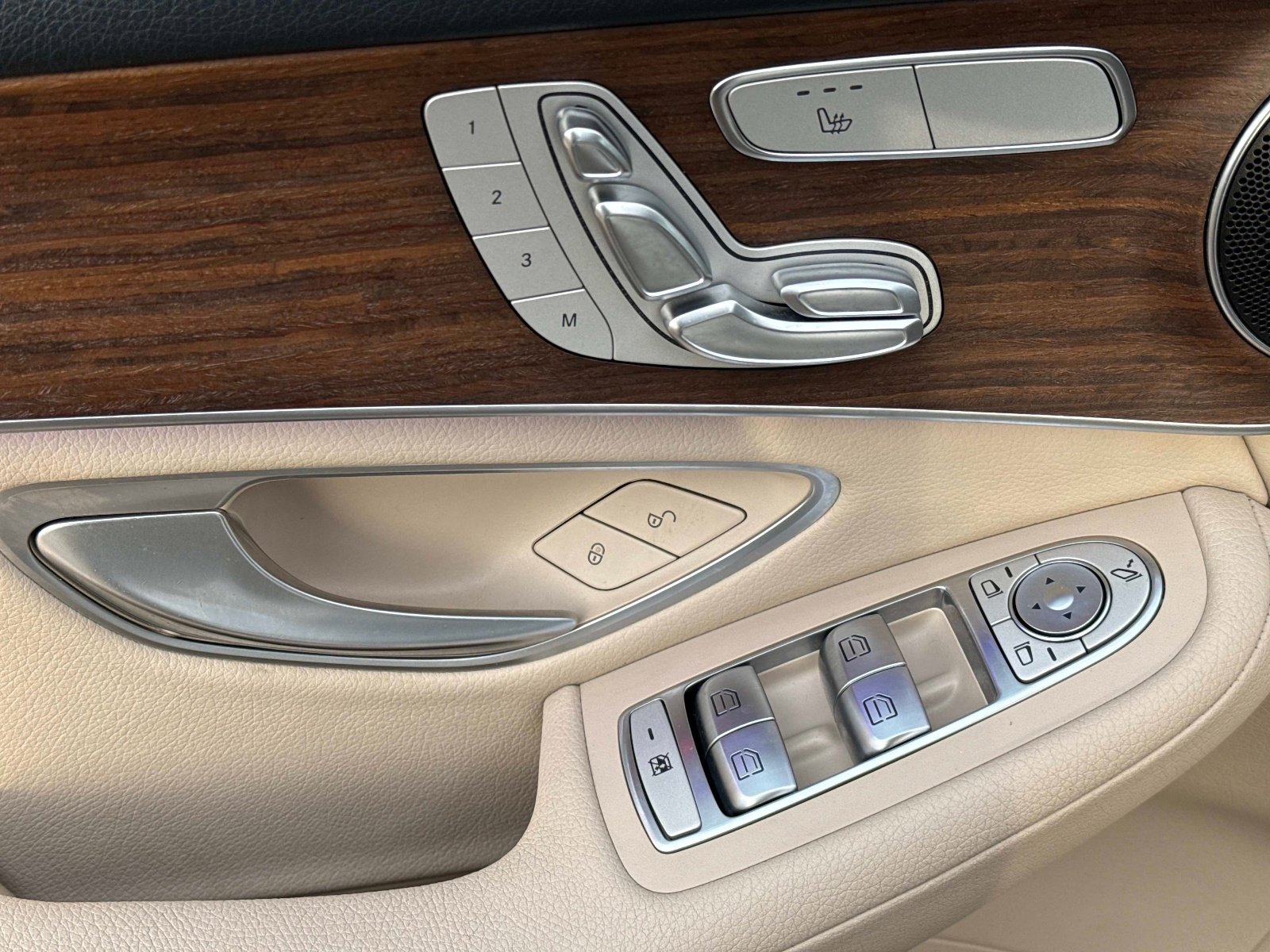 Used 2022 Mercedes-Benz GLC 300 4MATIC w/ Premium Package Lite image 21