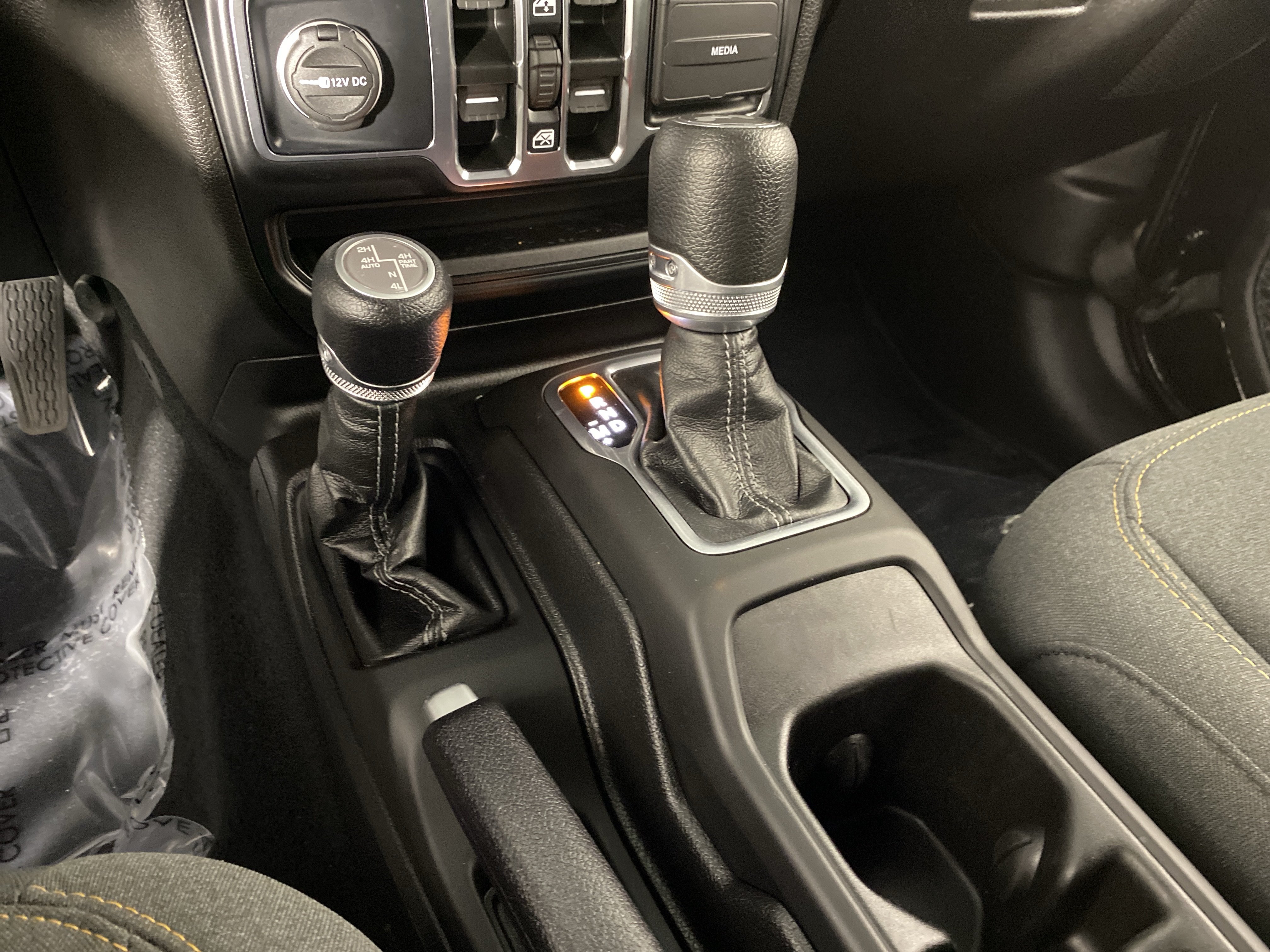 Used 2024 Jeep Wrangler Unlimited w/ Convenience Group AWD/4WD image 30