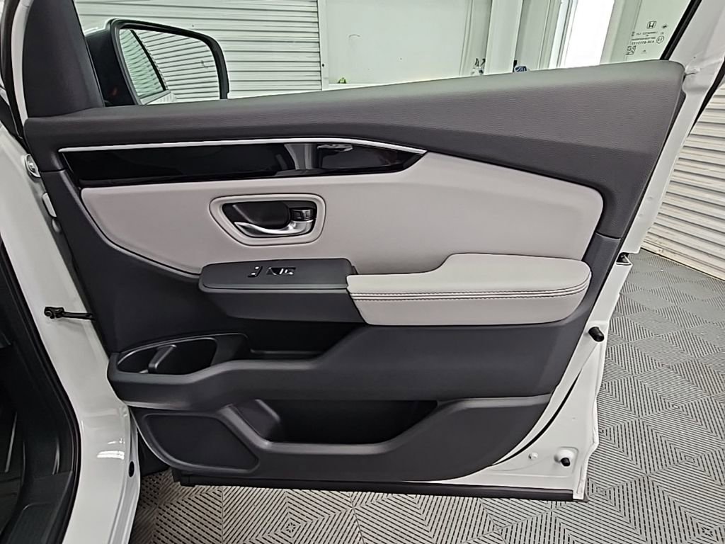 New 2025 Honda Pilot Touring image 44
