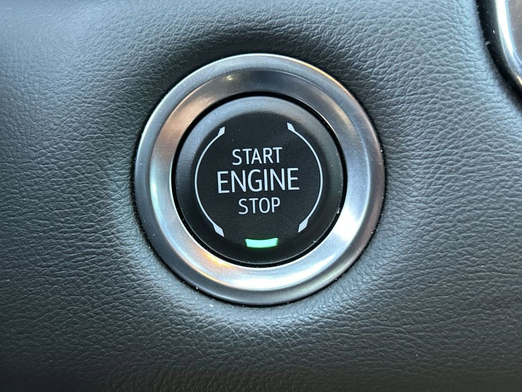 Used 2025 GMC Canyon Elevation image 17