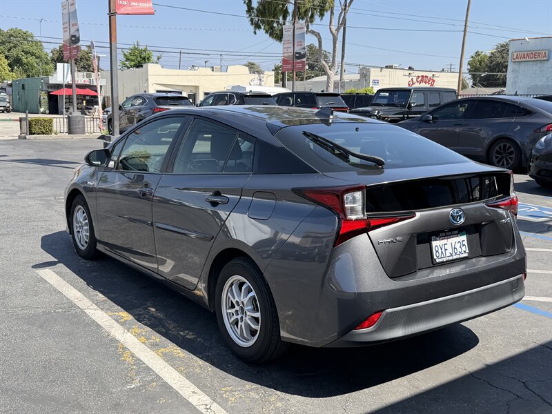 Used 2022 Toyota Prius LE FWD image 5