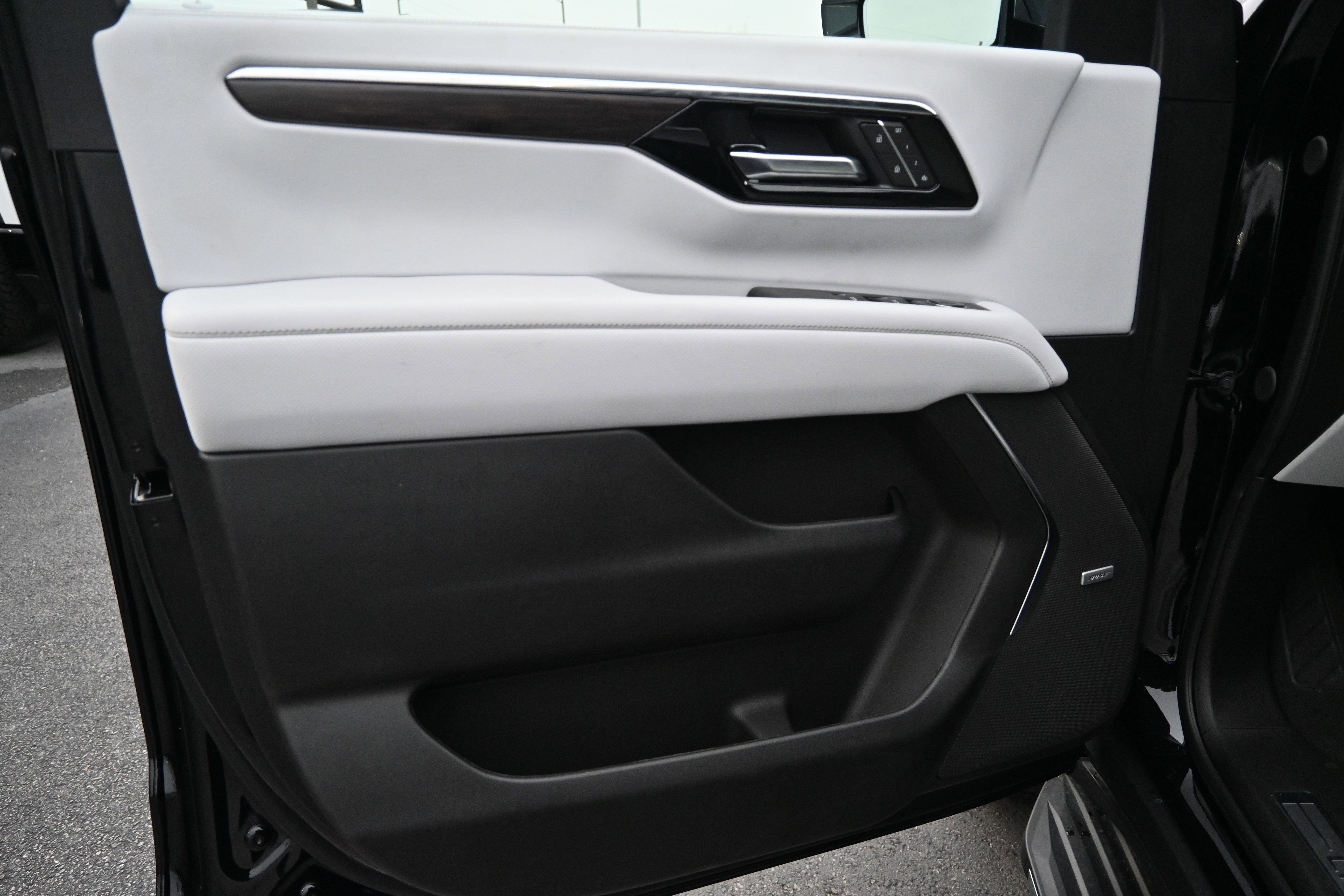 Used 2025 Chevrolet Tahoe Premier w/ Sun And Tow Package image 16