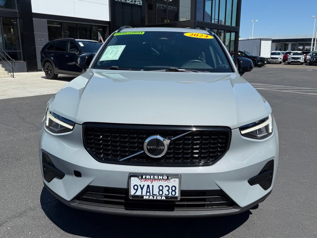 Used 2024 Volvo XC40 B5 Core AWD/4WD image 3