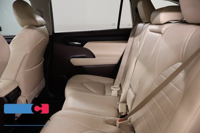 Certified 2021 Toyota Highlander XLE AWD/4WD image 35