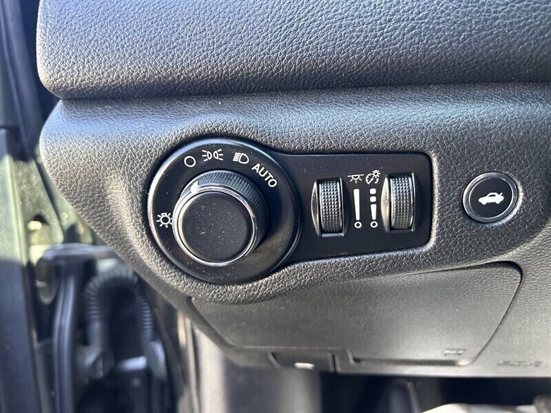 Used 2015 Chrysler 200 Limited w/ Convenience Group FWD image 35